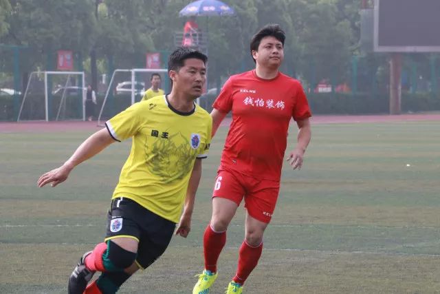 格拉斯纳：执教风格受到施密特、朗尼克影响 森林处在良好轨道上
